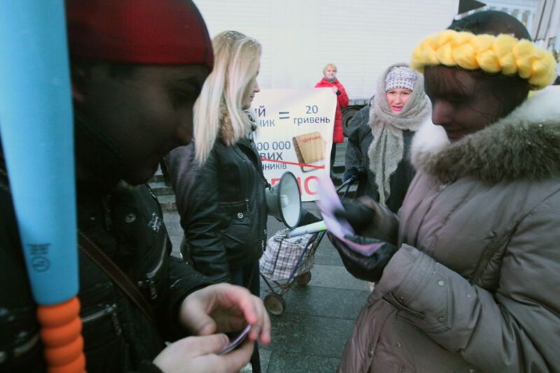 На Майдане считали потери от контракта Тимошенко