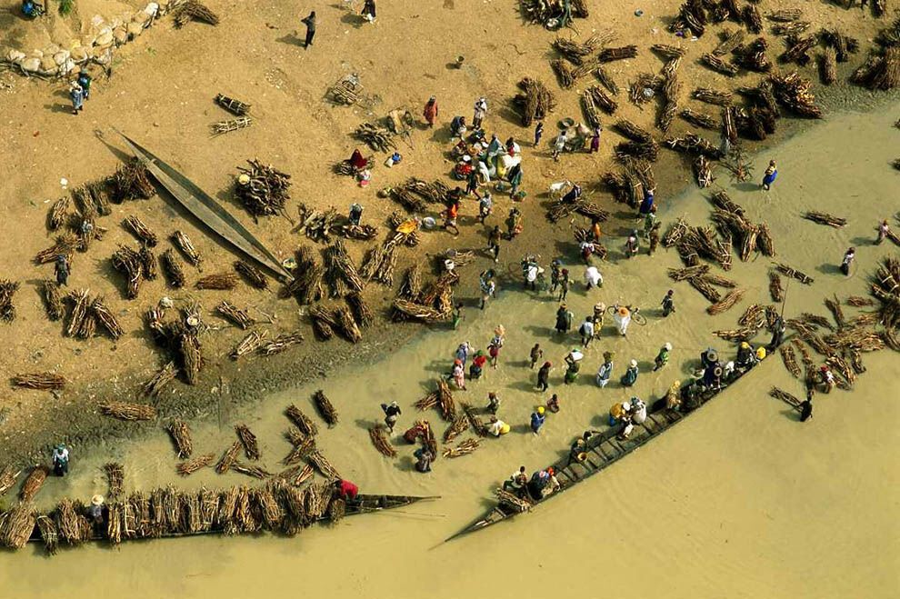 4. Рынок хвороста и дров в Дженне, Мали. (George Steinmetz)