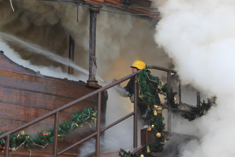 В Одесі згорів дотла елітний ресторан-корабель. Фото