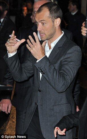 Джуд Лоу лишился пышной шевелюры. Фото