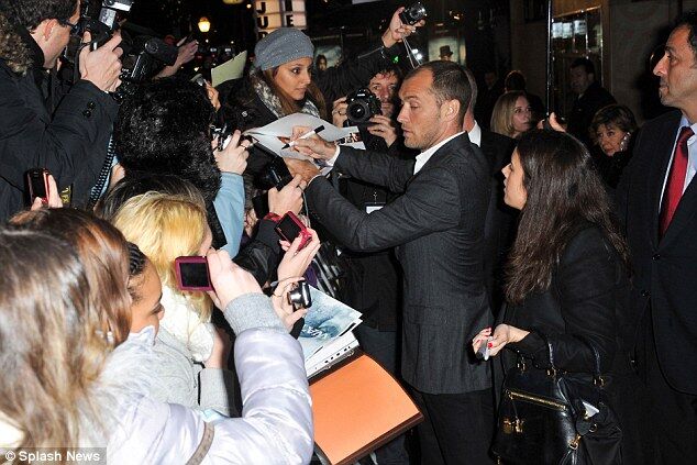 Джуд Лоу лишился пышной шевелюры. Фото