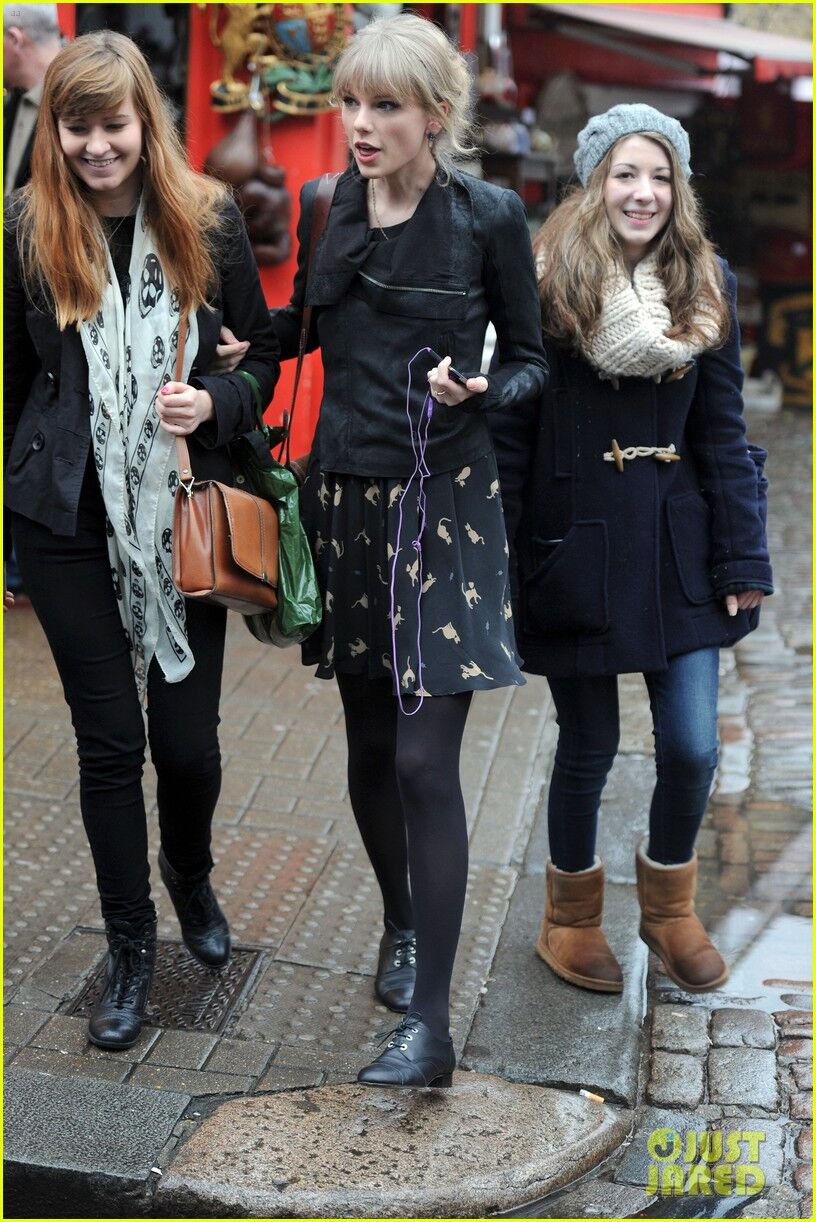 Свифт попала под дождь. Фото