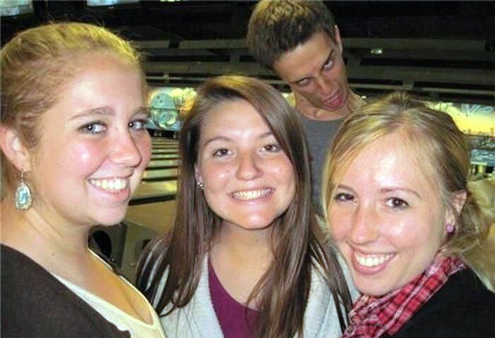 Составлен Топ-50 смешных фото с посторонними в кадре. Фото