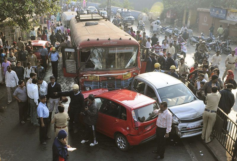 Псих в Індії викрав автобус і задавив 9 осіб