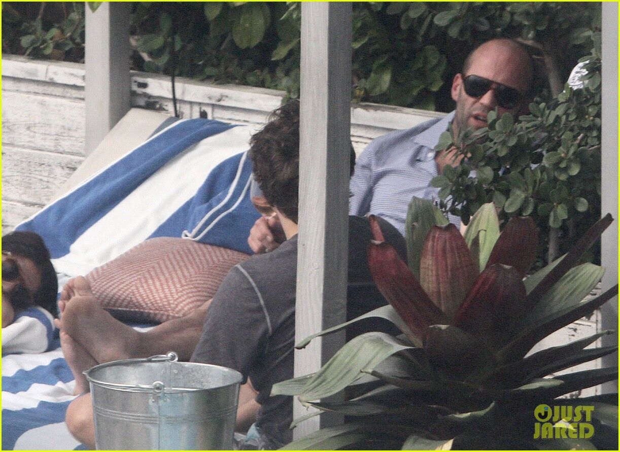 Хантингтон-Уайтли щеголяет в новом купальнике