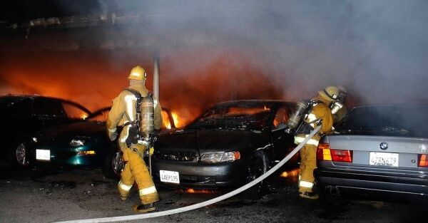 Німець влаштував 53 підпали автівок і будівель у США. Фото