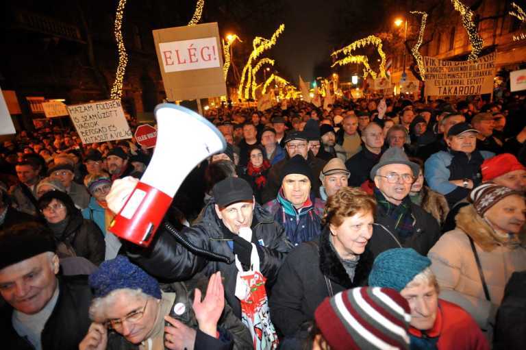 В Венгрии 30 000 человек вышли на митинг против новой конституции. Фото, видео