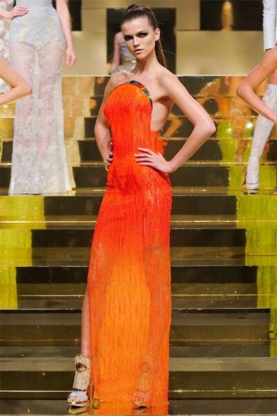 Неделя высокой моды в Париже. Яркие краски от Versace. Фото