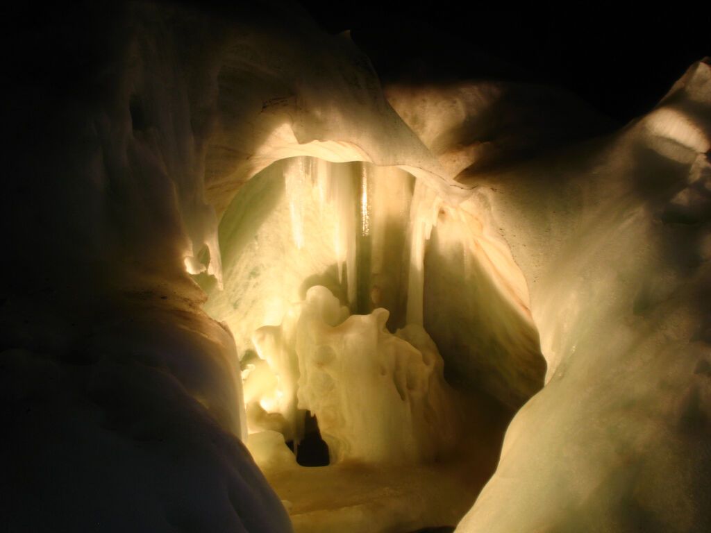 Льодові печери з усього світу