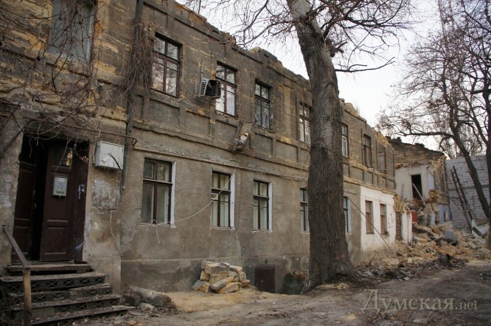 В центре Одессы обрушился многоквартирный дом: люди спаслись чудом. Фото