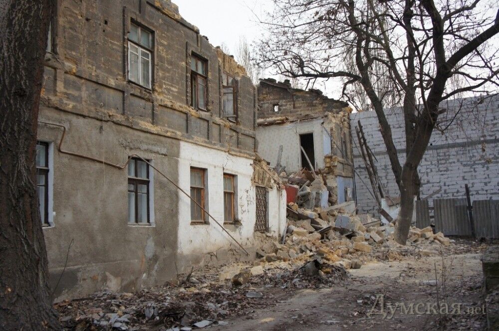 В центре Одессы обрушился многоквартирный дом: люди спаслись чудом. Фото