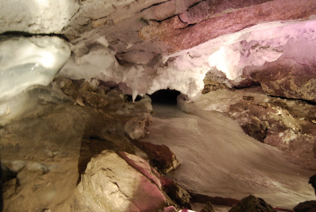 Ледовые пещеры со всего мира