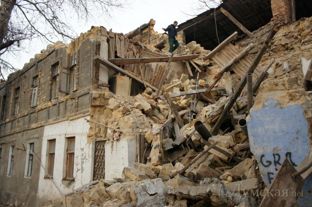 В центре Одессы обрушился многоквартирный дом: люди спаслись чудом. Фото