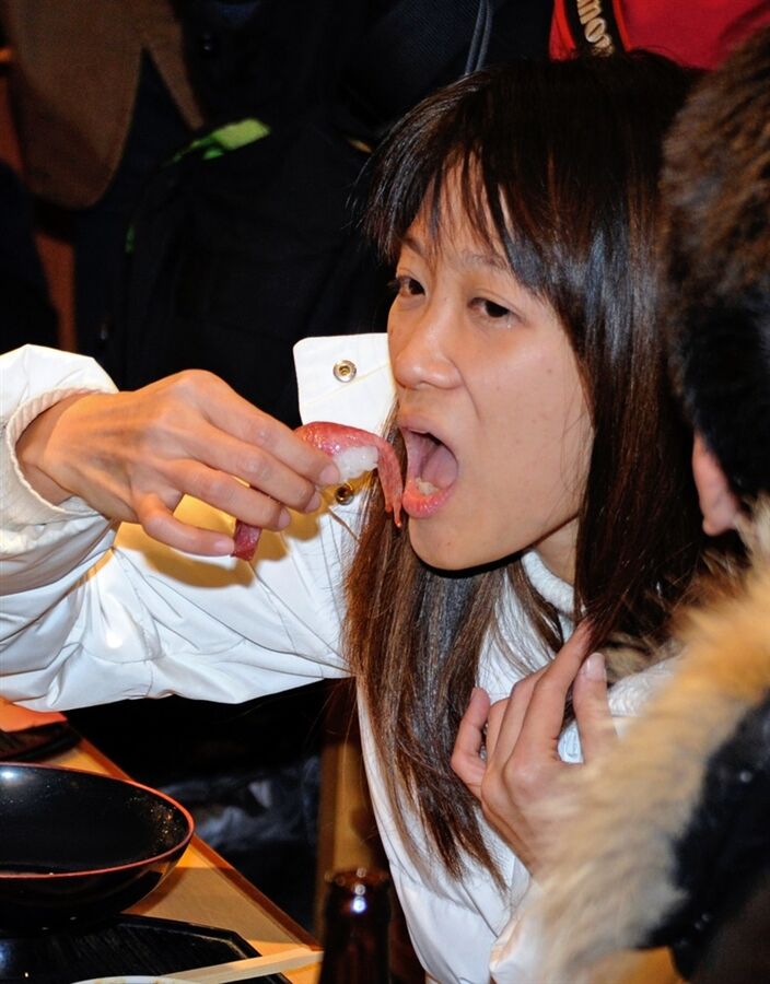 В Японии разделали гигантского тунца за 736 тысяч долларов