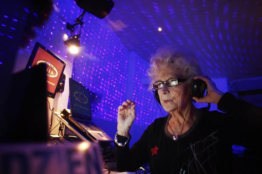 DJ Wika Szmyt: 73-летняя диджей из Польши