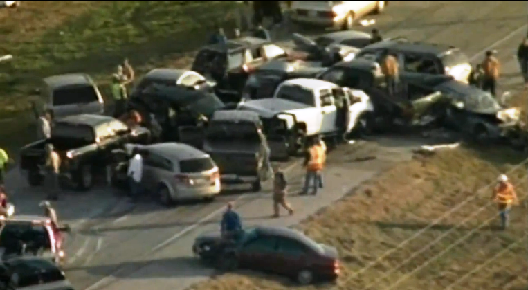 54 человека пострадали в масштабном ДТП. Фото, видео