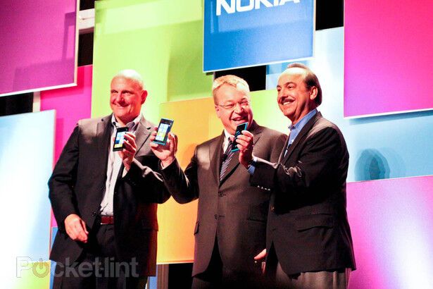 Nokia представила новый флагманский смартфон Lumia 900. Фото 