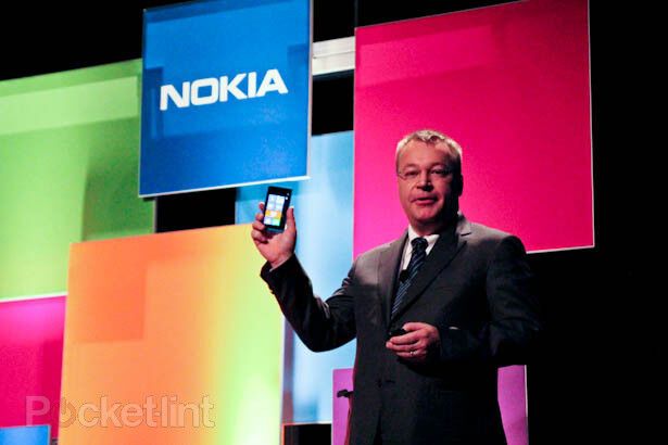 Nokia представила новый флагманский смартфон Lumia 900. Фото 