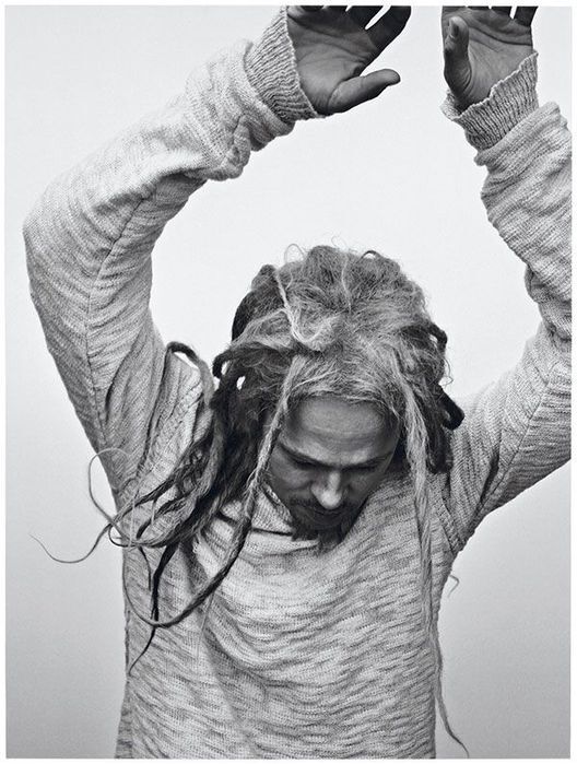 Питт примерял необычные образы для Interview. Фото