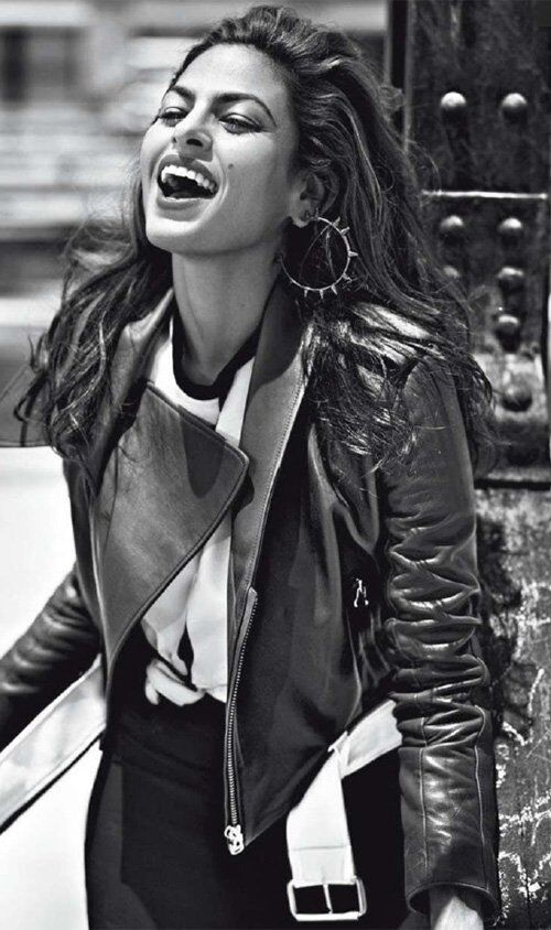 Как "рычит" грудь у Евы Мендес