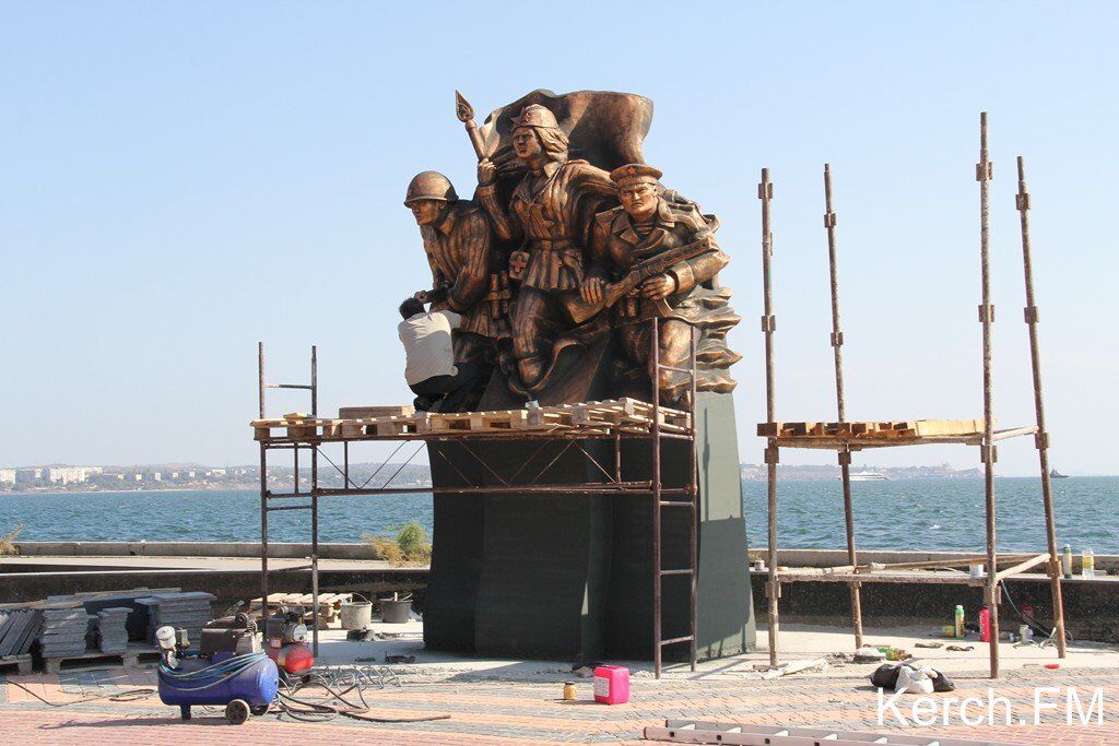 Мэр Керчи назвал граждан, недовольных новым памятником, "выродками"