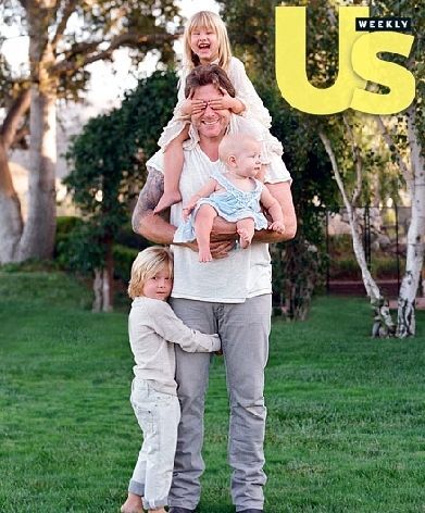 Семейство Спеллинг расположилось в US weekly. Фото