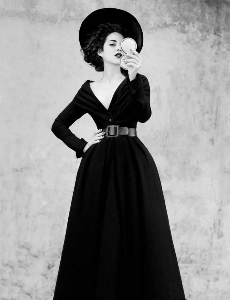 Котийяр без устали позирует для Lady Dior. Фото