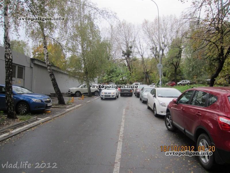 ДТП в Киеве: девушка устроила большую пробку. Фото 