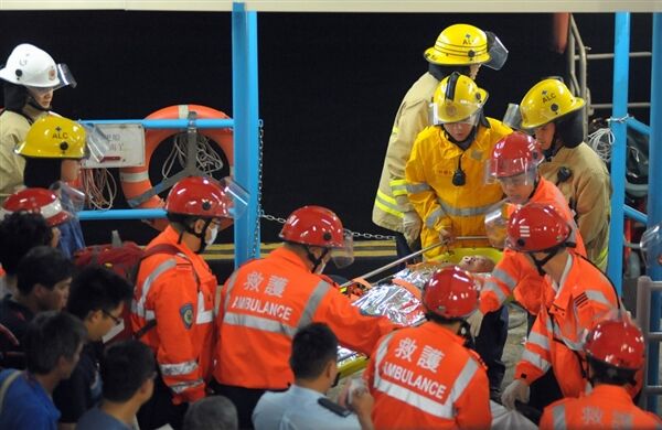 Крушение парома в Гонконге: 36 погибших