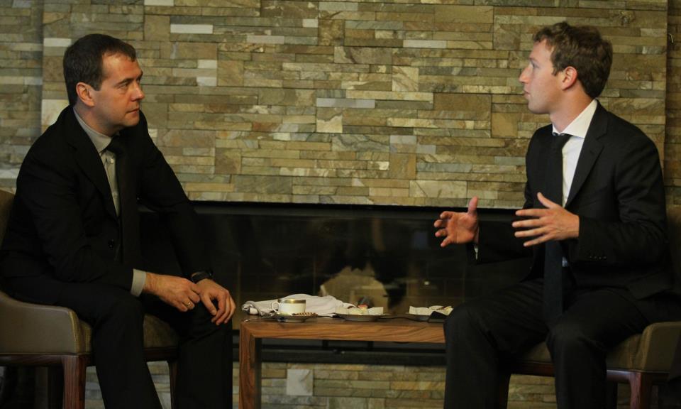 Ради Обамы Цукерберг надел галстук, а для Медведева – целый костюм
