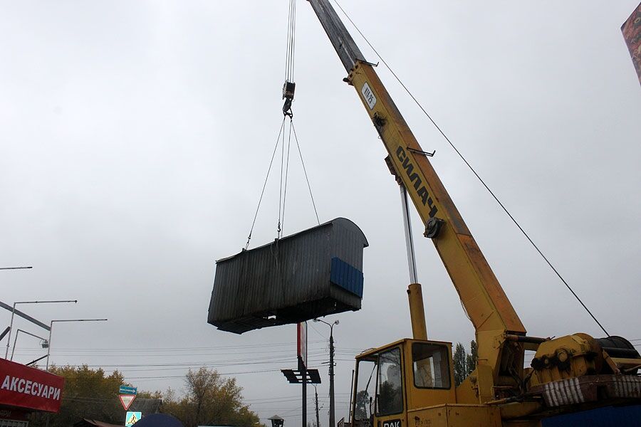 Возле метро "Черниговская" исчезают  МАФы