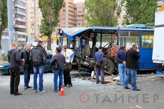 В Одессе фура снесла кабину троллейбусу – есть пострадавшие 
