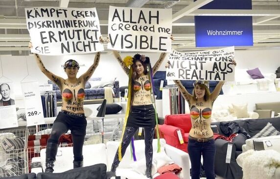 FEMEN устроили голый протест в гипермаркете IKEA
