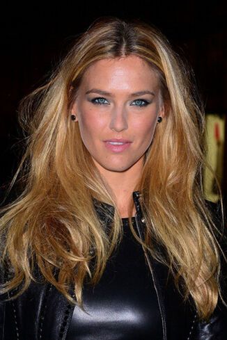 Звездные модницы отпраздновали открытие бутика Versace.  Фото