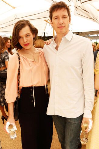 Звезды оценили перспективных дизайнеров вместе с Vogue. Фото