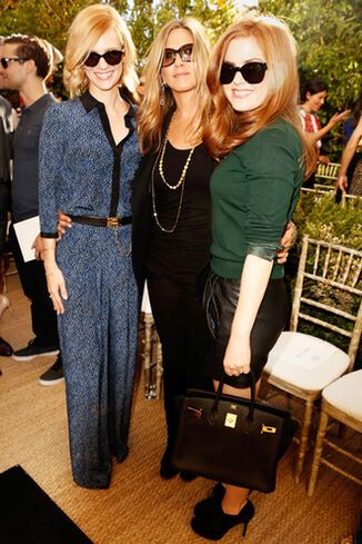 Звезды оценили перспективных дизайнеров вместе с Vogue. Фото