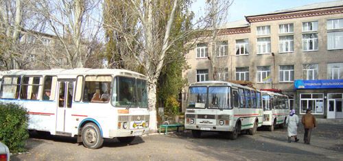 У Донецьку до виборчих дільниць підвозять організовані групи людей - БЮТ