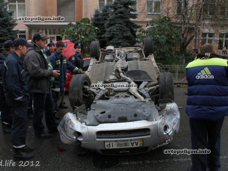 ДТП в Киеве: крупная авария у избирательного участка 