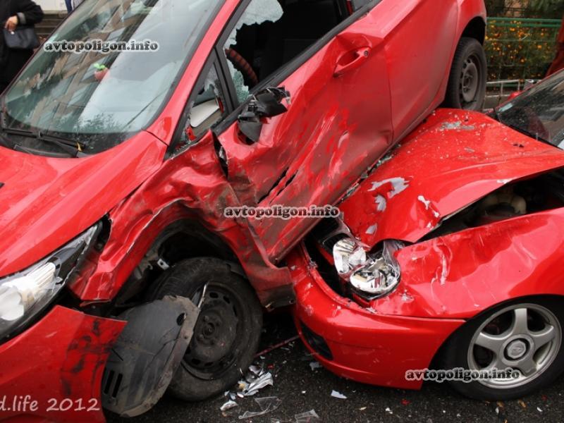 ДТП в Киеве: крупная авария у избирательного участка 