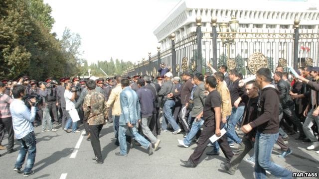 Массовые беспорядки в Киргизии: арестованы лидеры оппозиции