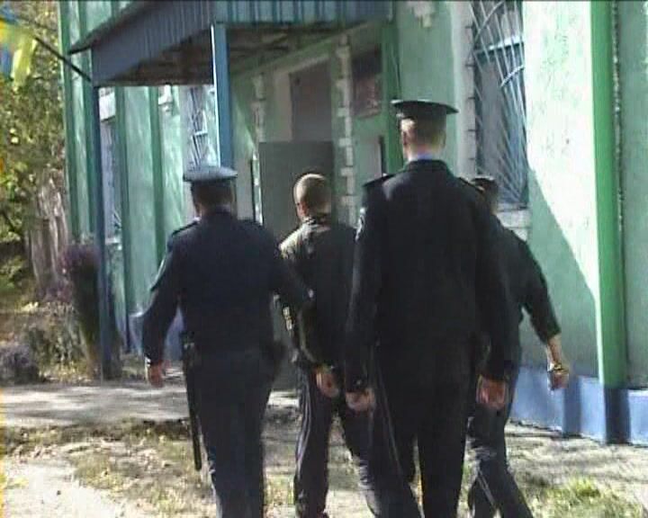 На Луганщині затримано грабіжника жіночої білизни, на якому були надіті 31 пара трусів та 7 ліфчиків