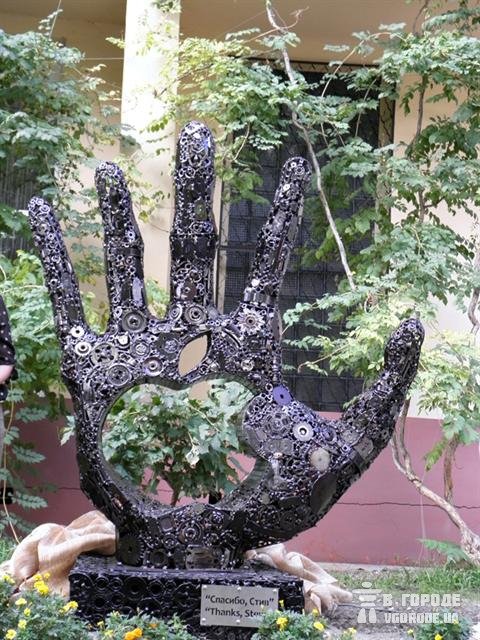 В Одессе открыли памятник Стиву Джобсу 