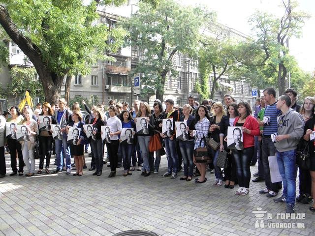 В Одессе открыли памятник Стиву Джобсу 