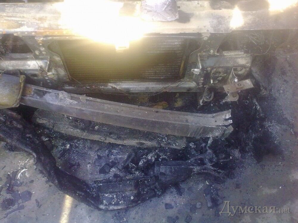 В Одессе сожгли автомобиль главы участкового избиркома