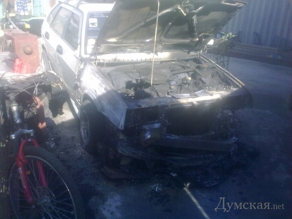 В Одессе сожгли автомобиль главы участкового избиркома
