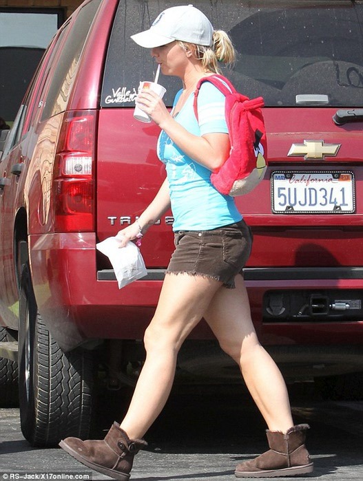 Бритни Спирс водит детей в фаст-фуд. Фото