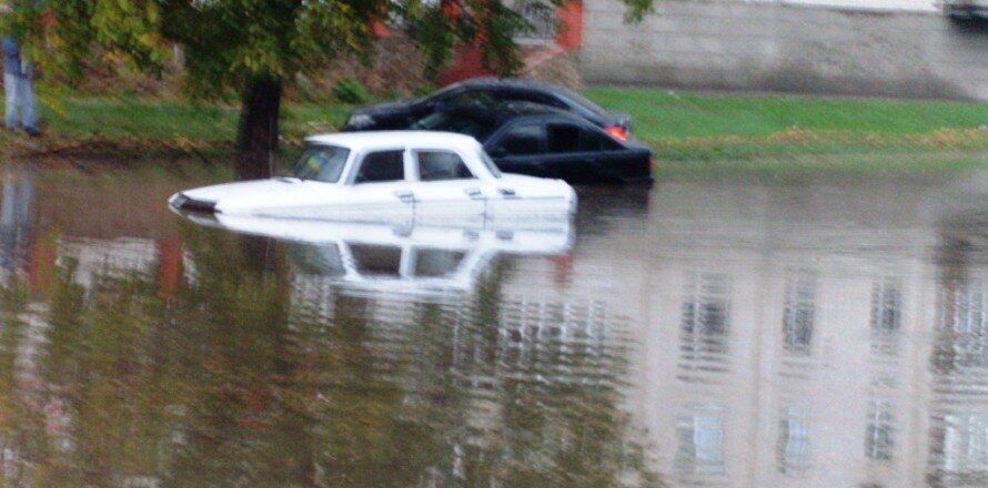 Как тонули автомобили в Кировограде. Фото. Видео   