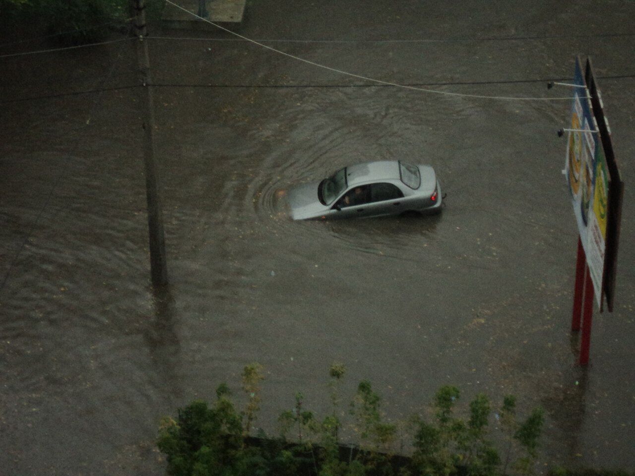 Как тонули автомобили в Кировограде. Фото. Видео   