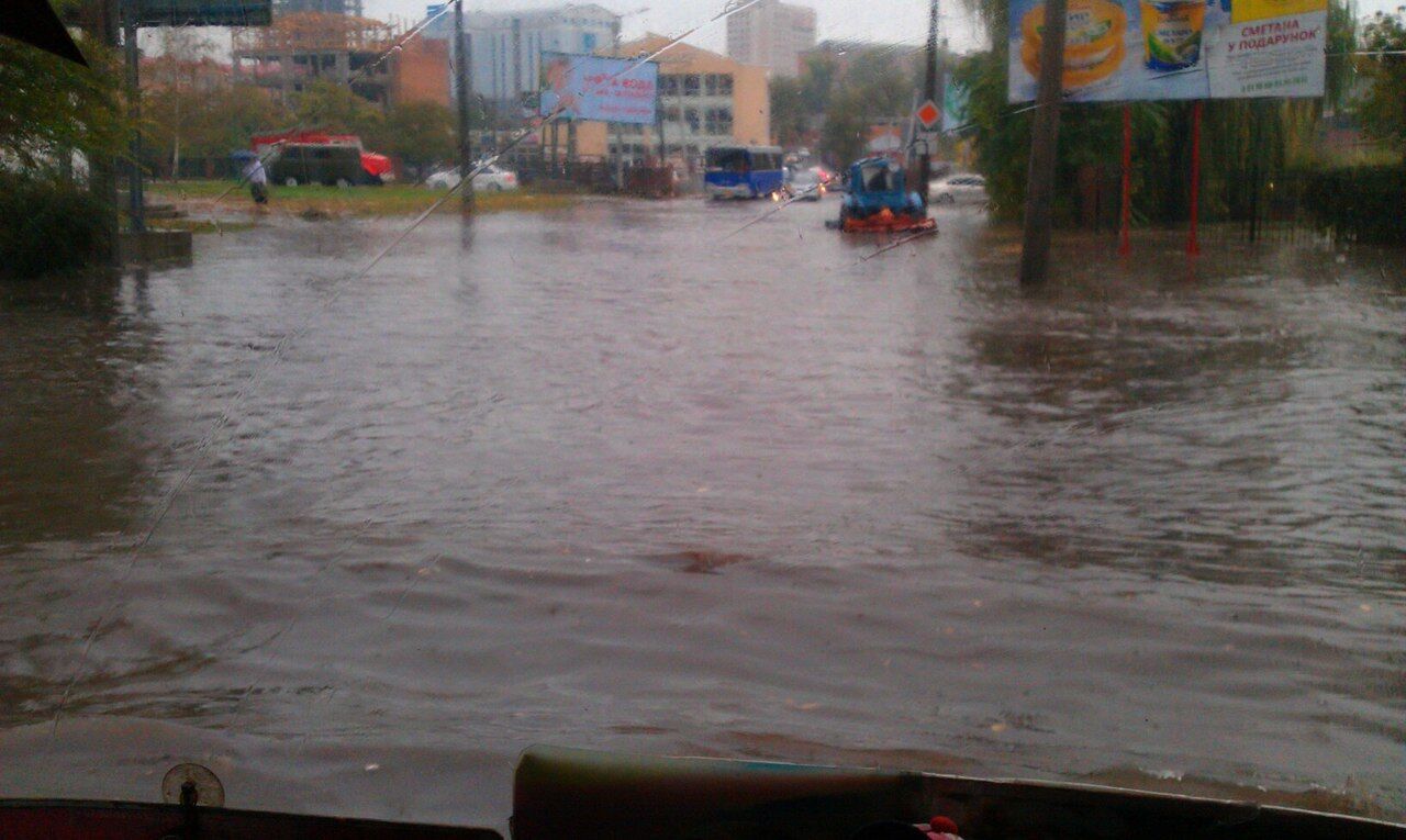 Как тонули автомобили в Кировограде. Фото. Видео   