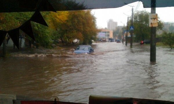 Как тонули автомобили в Кировограде. Фото. Видео   